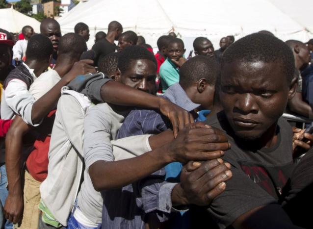 1994年荷兰裔移民对英国统治者强烈不满,成立南非共和国