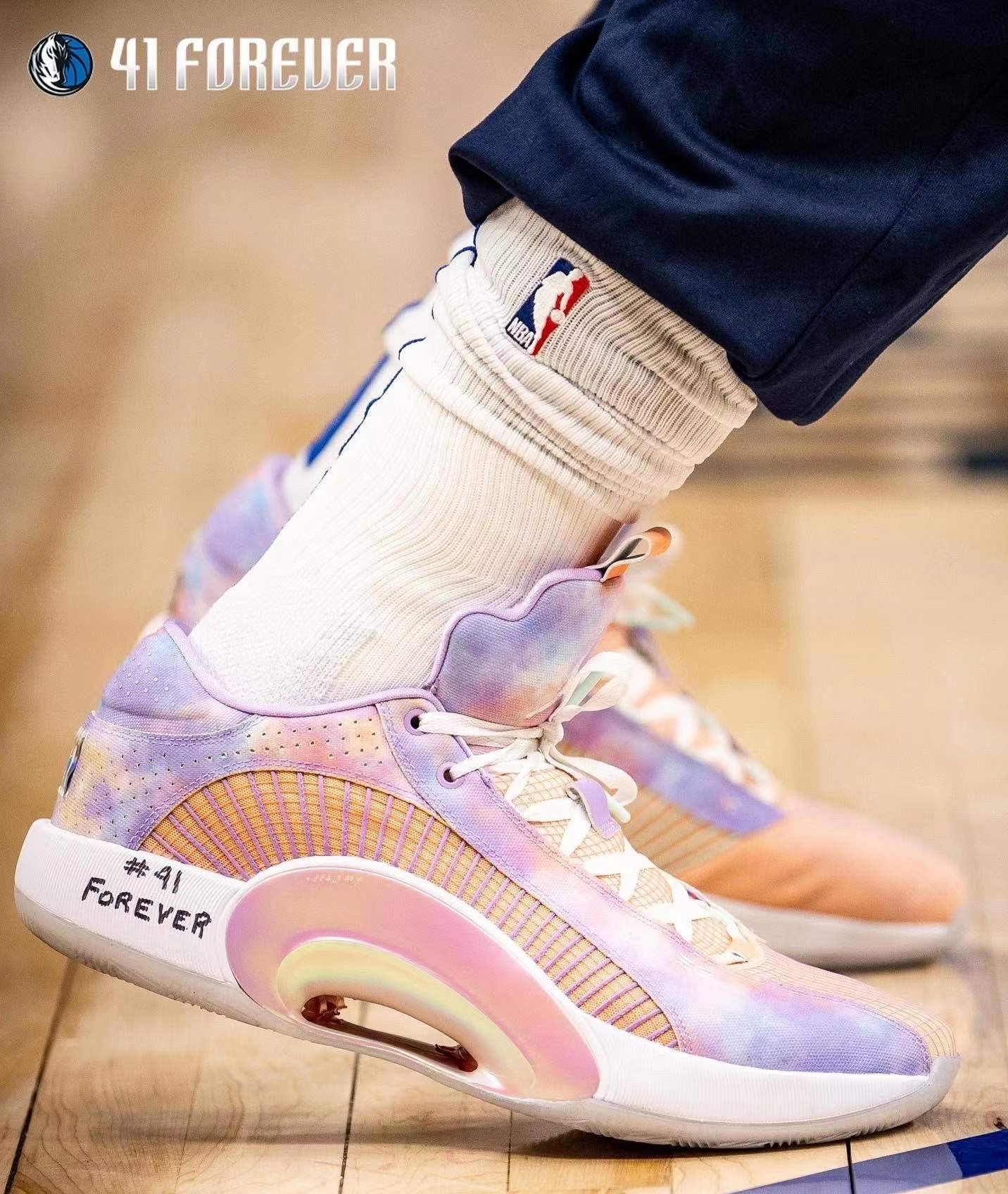 诺维茨基球衣退役仪式演讲谈科比,诺维茨基球衣退役仪式库班说的话