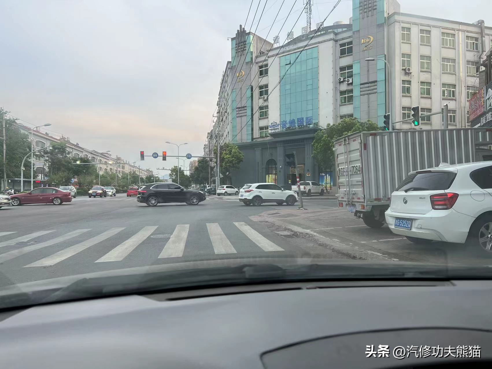 一车传三代丰田越野,六代半丰田凯美瑞烧机油