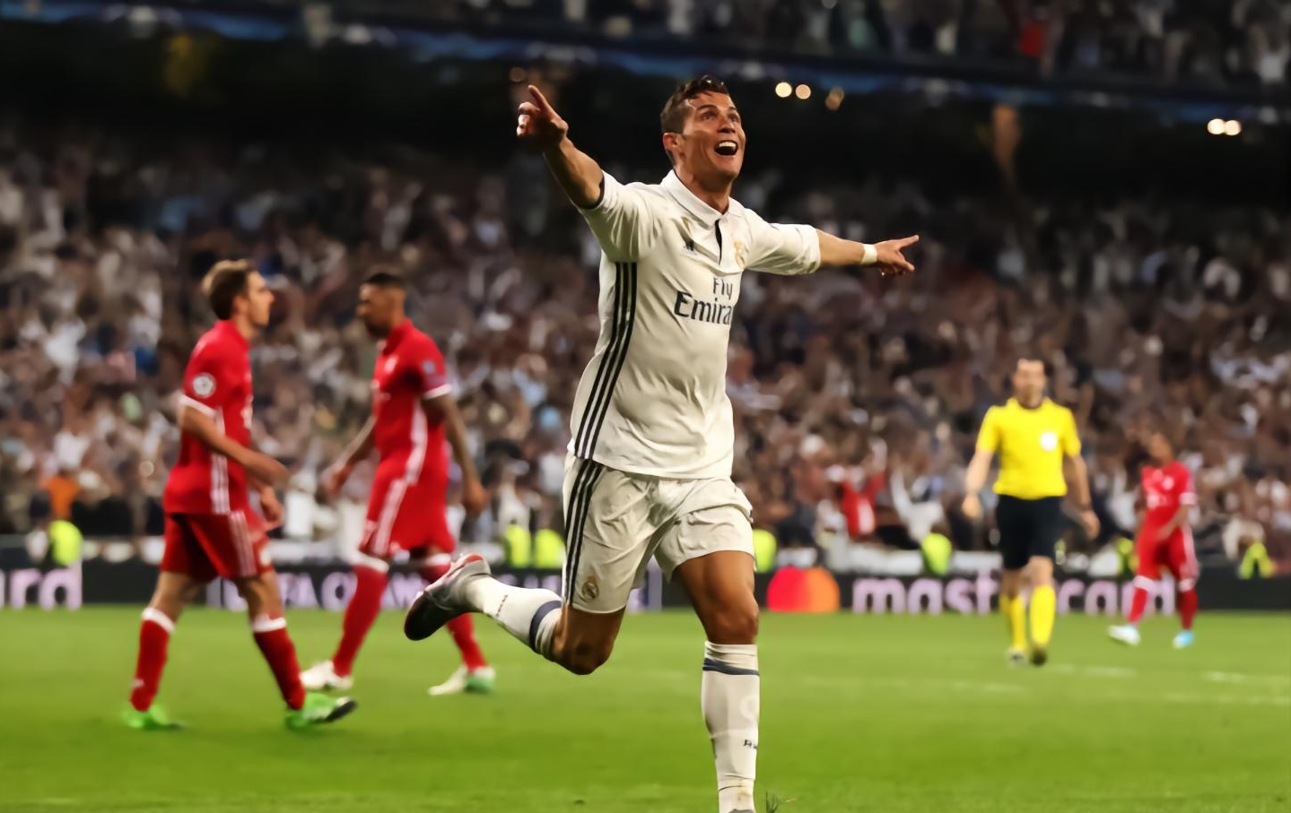 c罗获21世纪前20年最佳,c罗加冕21世纪最伟大球员