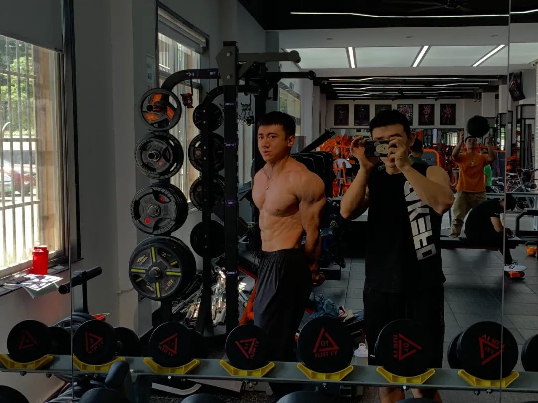 工作8个月,月薪1.3W,从田径场到健身房,变的是赛场,不变的是光芒!