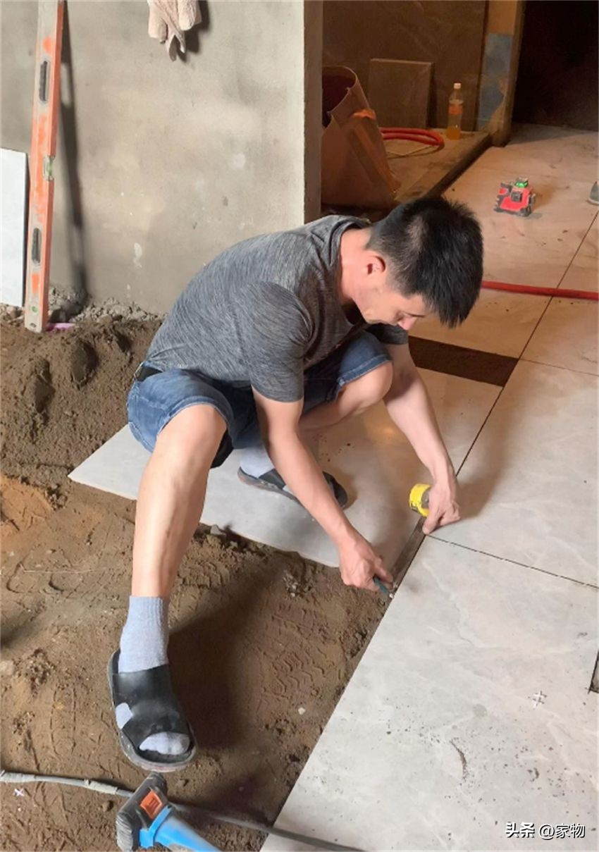 客厅铺800砖和600哪个好,客厅瓷砖铺120*60还是150*75好