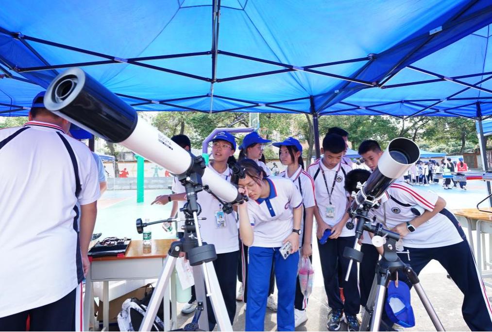 教学科技赋能融合区域协同共谋发展——清城中学第十届校园科技节