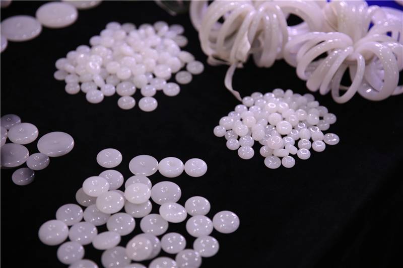 几百块钱能买到羊脂玉吗,两千块钱能买到羊脂玉吗