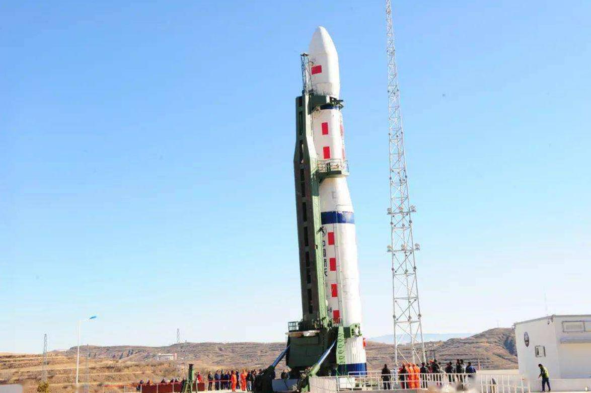 猎鹰9火箭发射加拿大卫星的视频,猎鹰9号火箭成功发射61颗卫星