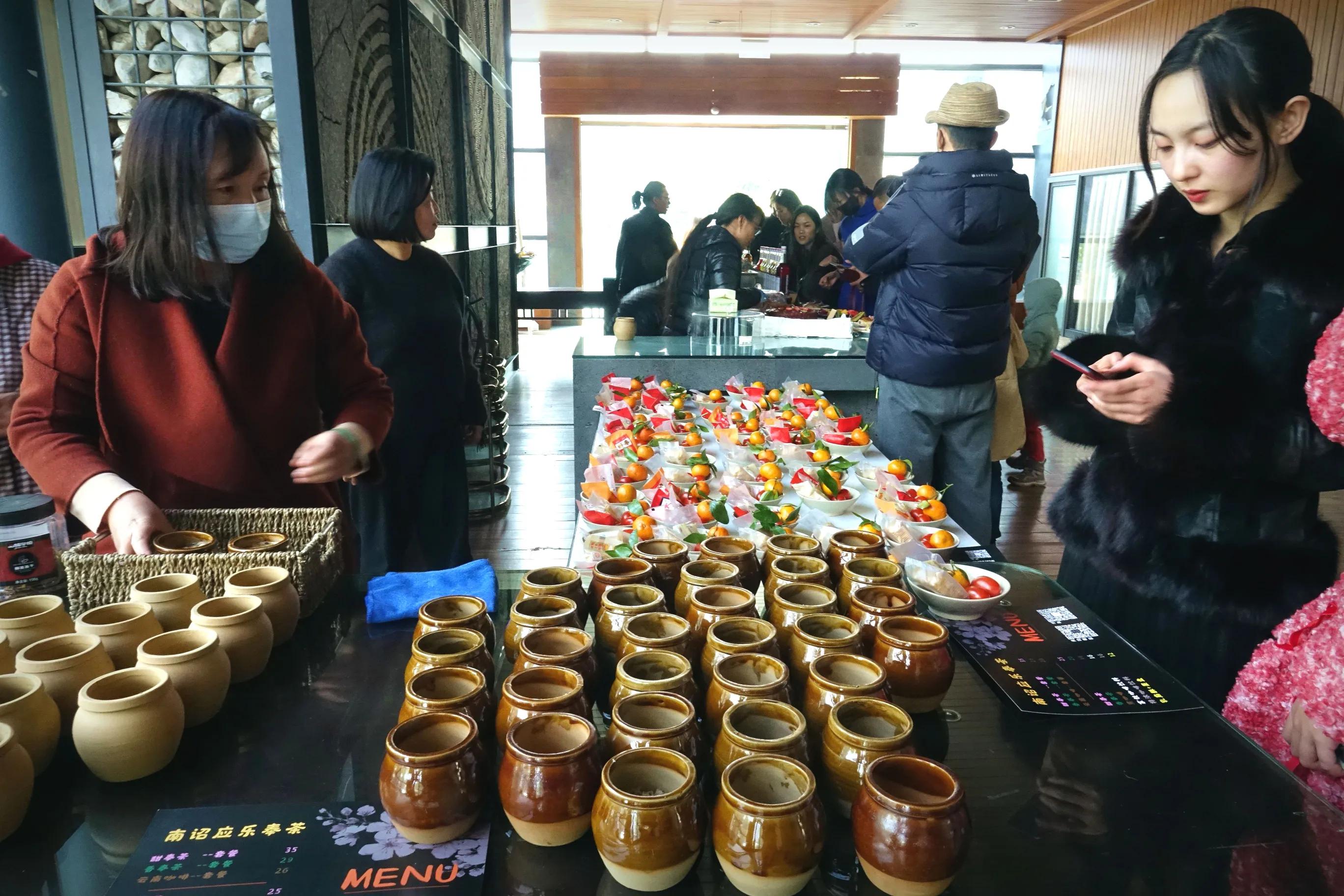 文献名邦在大理古城哪个门,文献名邦与白族服饰之美