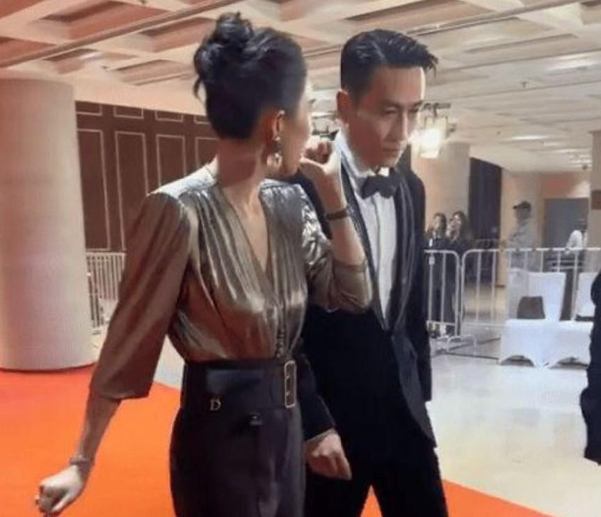 章子怡的露脐装几成笑柄,章子怡身材傲娇真是魅力四射