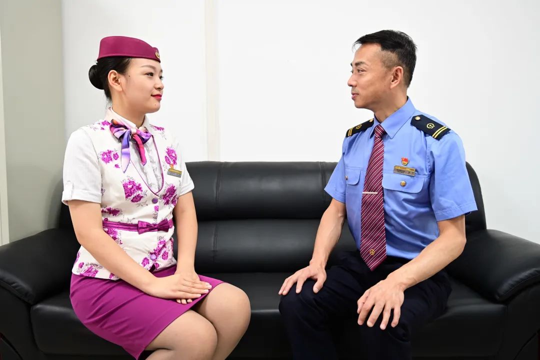 情暖“双城Bus”，“桂大哥”的*党**建之旅