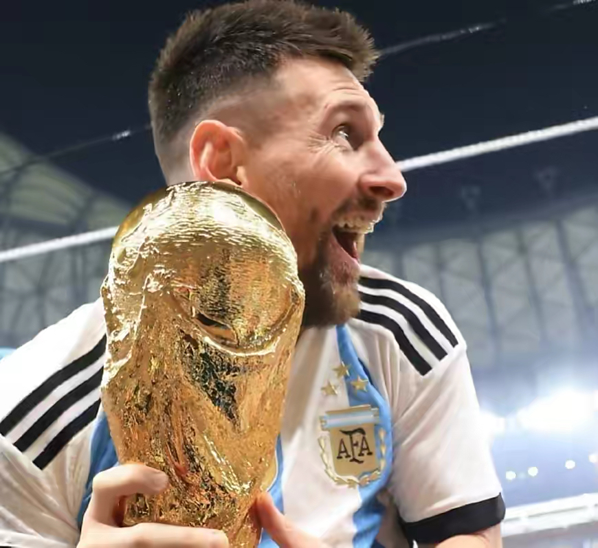 梅西捧杯黑袍去哪了,梅西为什么穿黑纱举起大力神杯