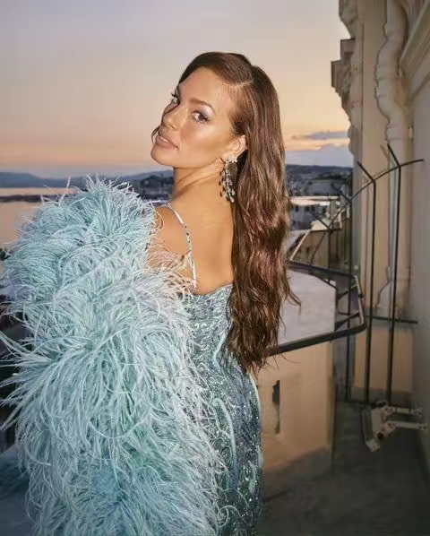 大码模特180斤却没有赘肉,180斤大码模特腰部无赘肉