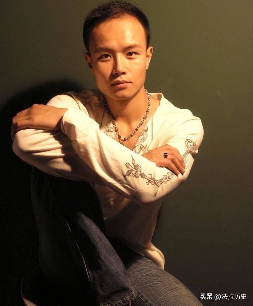 乐嘉喝天价矿泉水,乐嘉沦落街头卖矿泉水