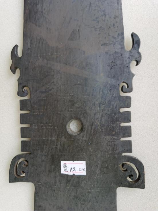 民间收藏的古蜀玉璧图片,馆藏老玉紫水晶玉琮