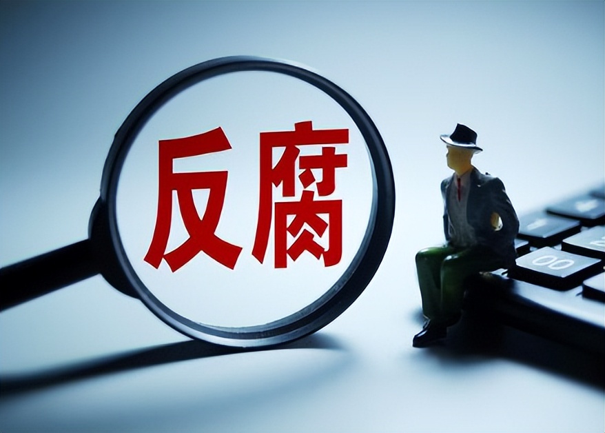 内蒙公安“巨虎”，*养包**13岁女孩，每天会所喝大翻牌伺候