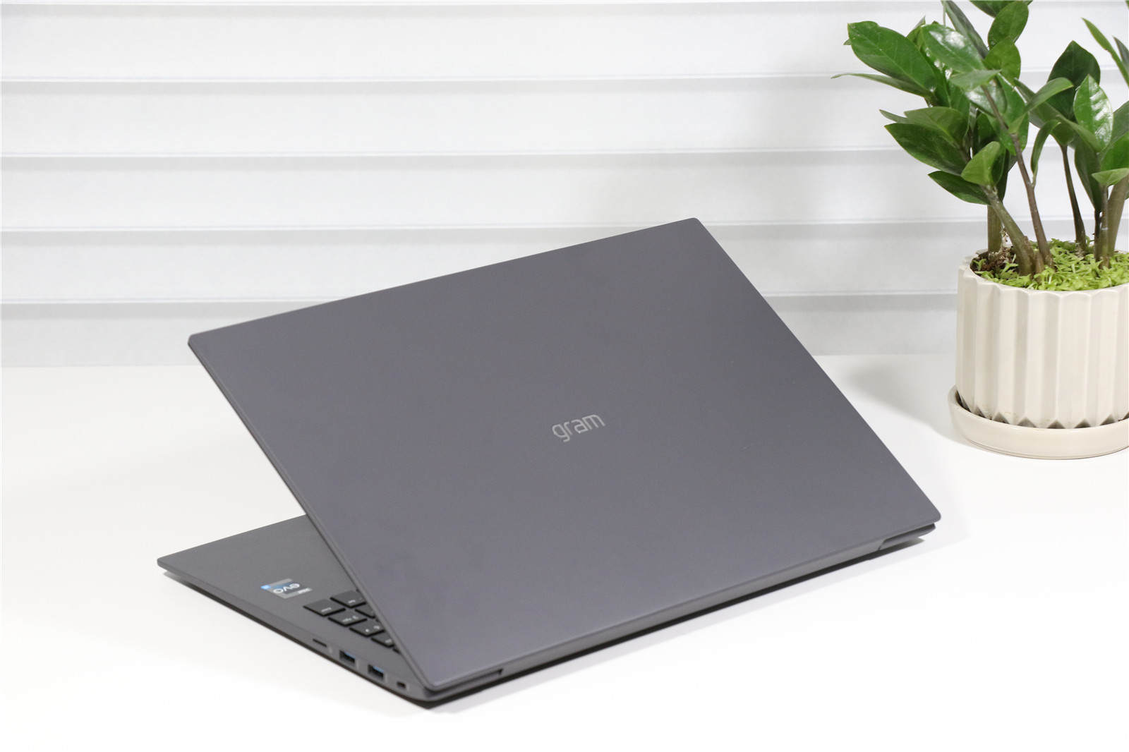 更紧凑的轻薄本lggram16评测,lggram13笔记本评测