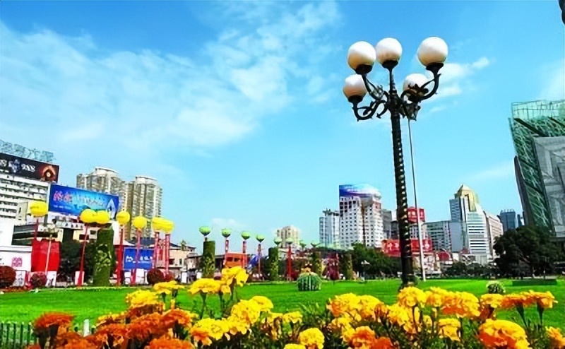 兰州东方红广场最新状况,兰州东方红广场改建前的照片