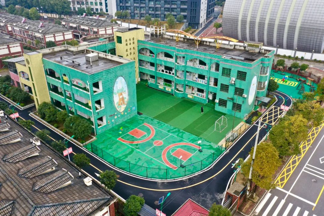 喜讯我校入足球特色示范校,恭喜幼儿园足球比赛得奖