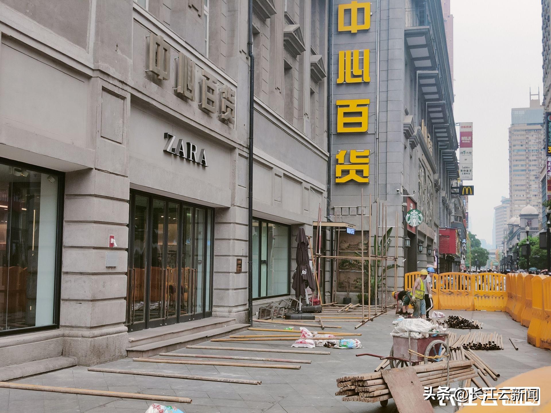 江汉路外立面脱落,江汉路被砸小伙