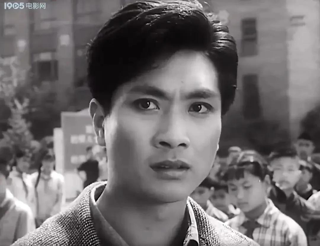 老电影海燕,老电影两个小足球队1956插曲