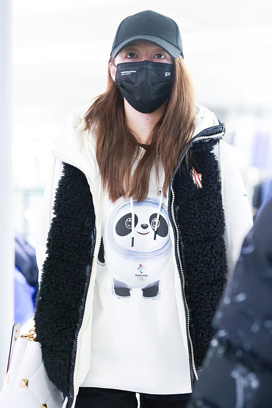 关晓彤红色卫衣是什么牌子,关晓彤蓝色卫衣照片