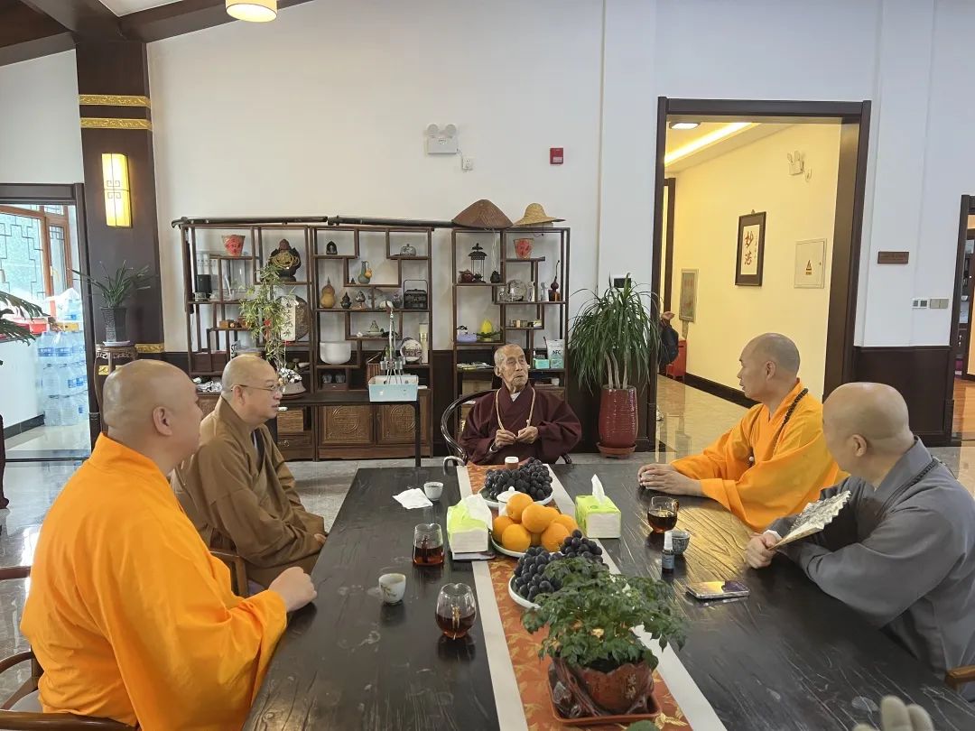 正慈法师简介,百岁高僧圆山大长老传法