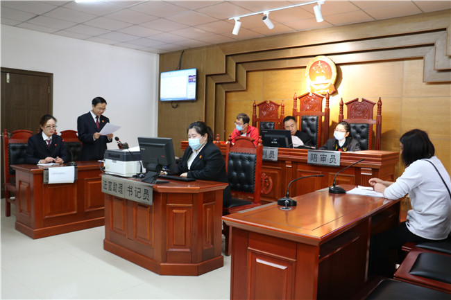 污水池里的“宝”，1晚捞100斤，2个农村“能人”因红虫产生矛盾