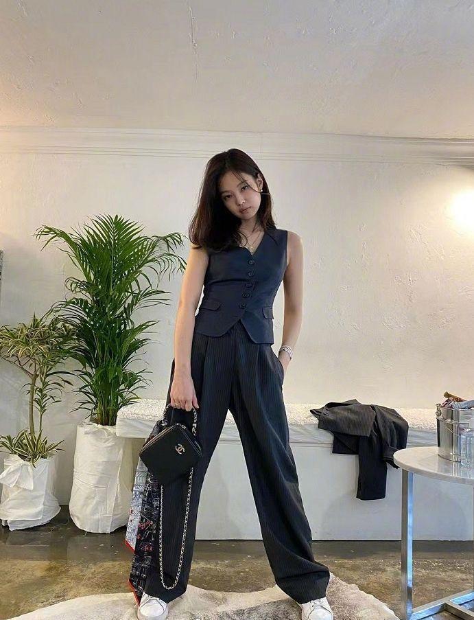 2021流行马甲穿搭图片大全,最近很火的马甲穿搭