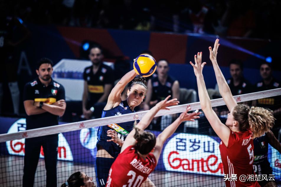 爆大冷!波兰女排3-1战胜卫冕冠军,获两连胜,2米03接应狂轰24分