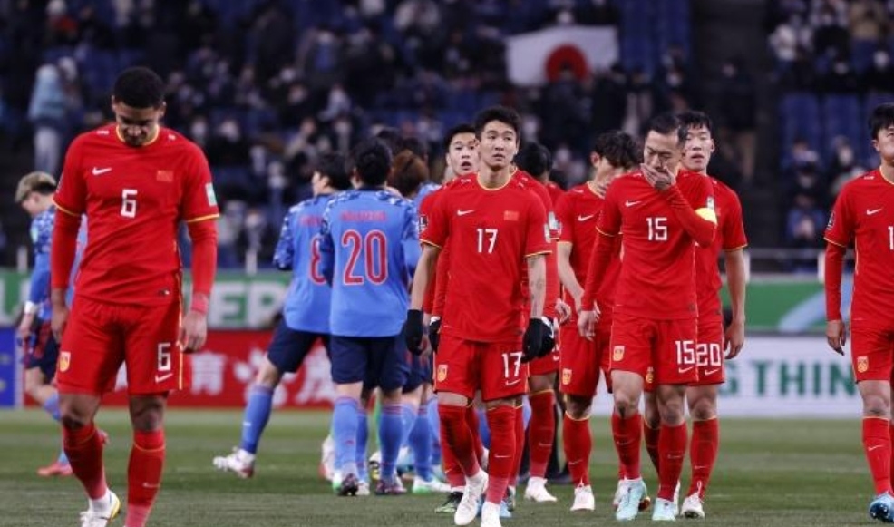 国足三消息！陈戌源称足球是公益，国足不解散，13岁小孩踢球还债