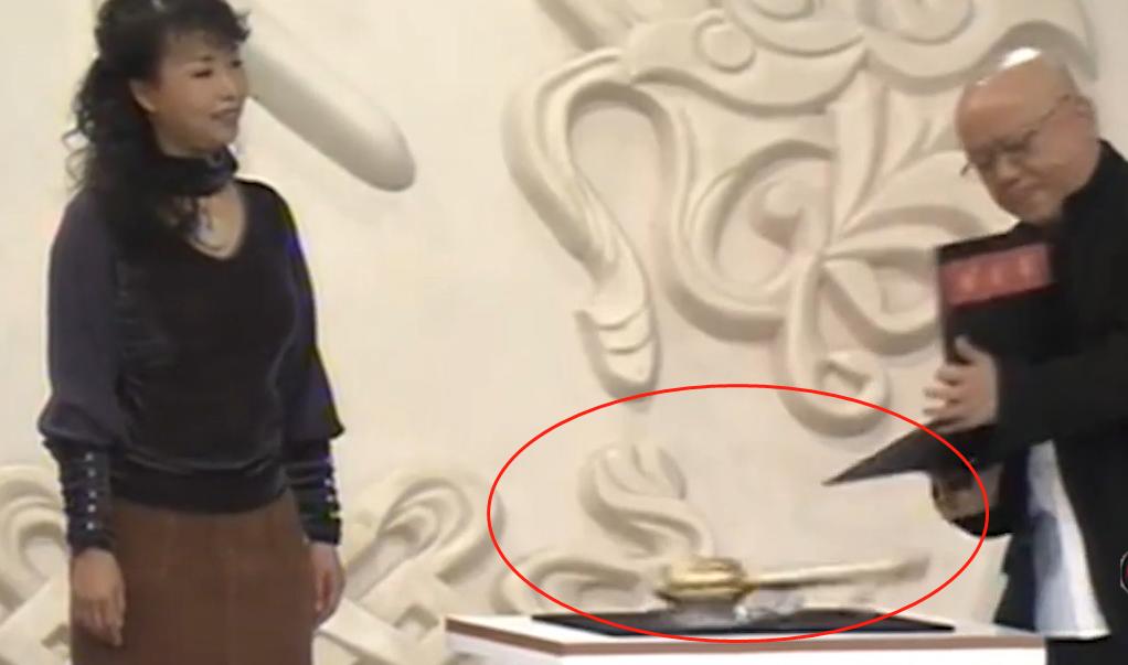 王刚砸碎2亿古董后续是真古董吗,王刚砸碎2亿古董最终结果如何