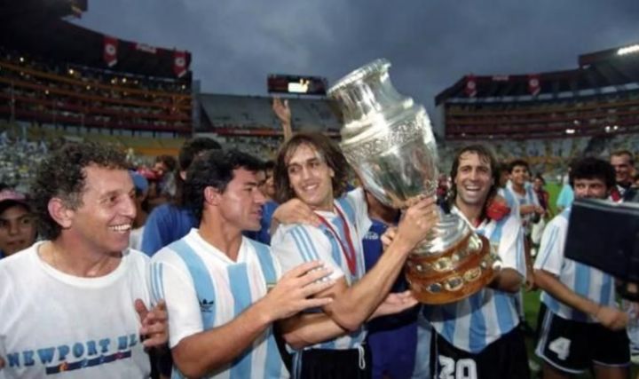 梅西夺得世界杯冠军哭泣,梅西三次美洲杯亚军一次季军