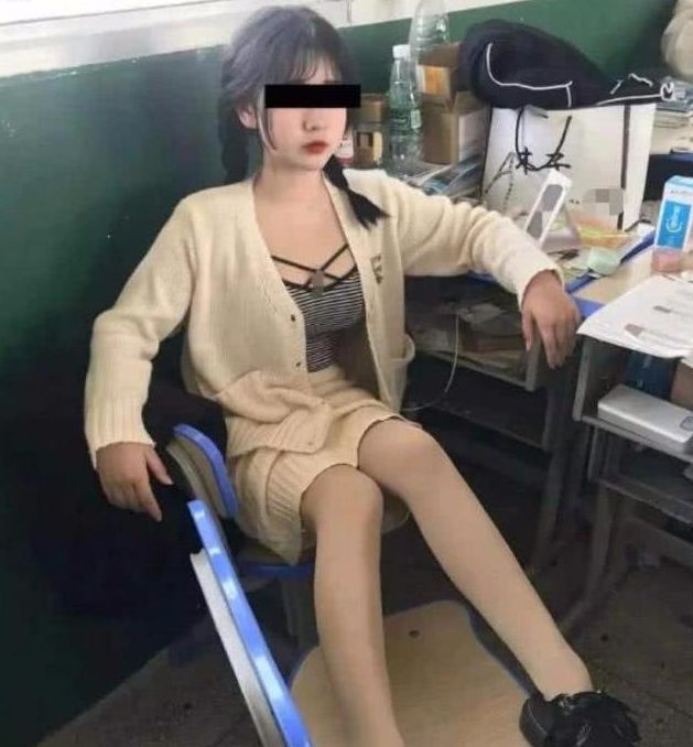 一个动作瘦腿法三天见效筷子腿,学生党懒人三天练出筷子腿