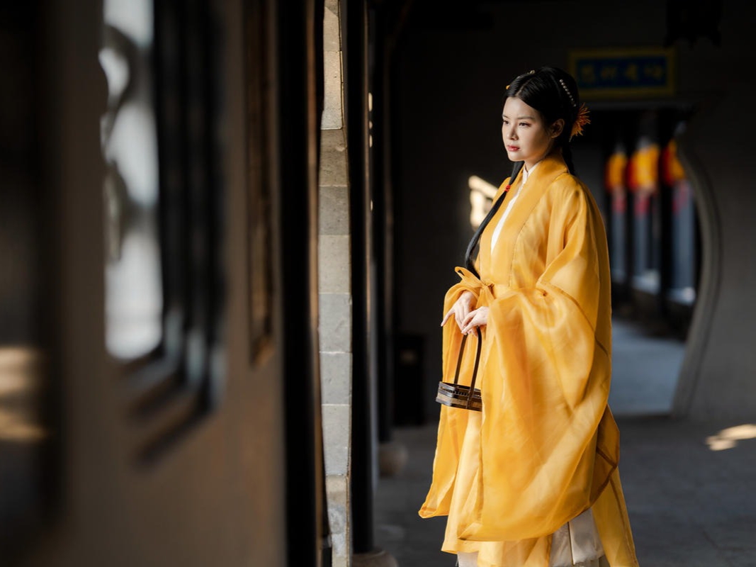 我依旧痴心在等待,你依旧狠心不来