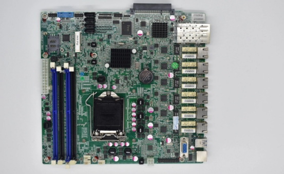 电脑开机显示英文字母进不了系统,电脑放久了主机不通电开不了机