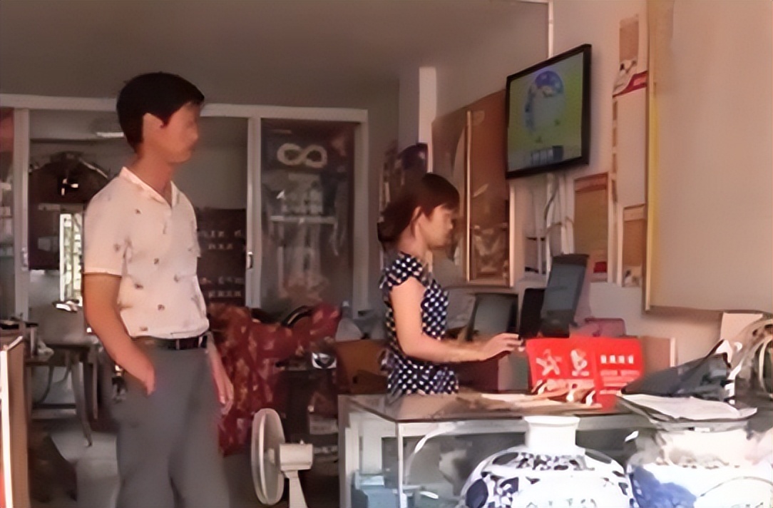 男子沉迷彩票一天好几万中奖不领,神秘男子一天买几万彩票中了不领