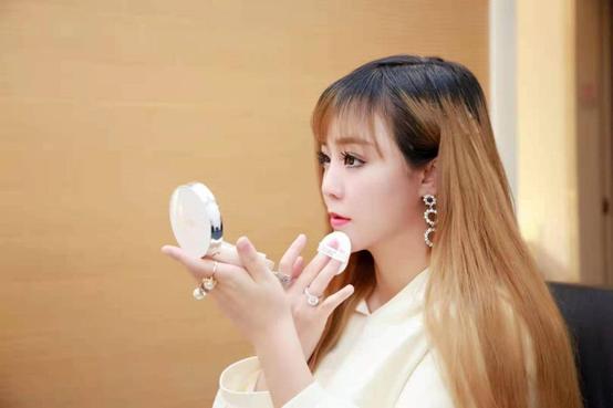 辛选集团初瑞雪：女性营销的优势，老将军情系家乡爱心人慷慨捐赠