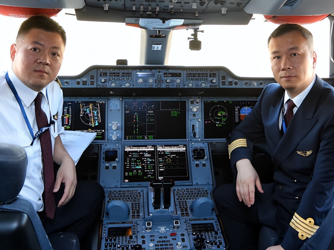 飞机降落速度那么快是如何减速的,飞机为什么能准确降落在跑道