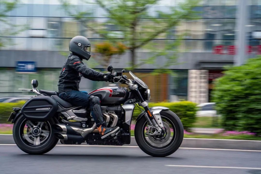 凯旋火箭3优缺点,火箭凯旋3新款试驾