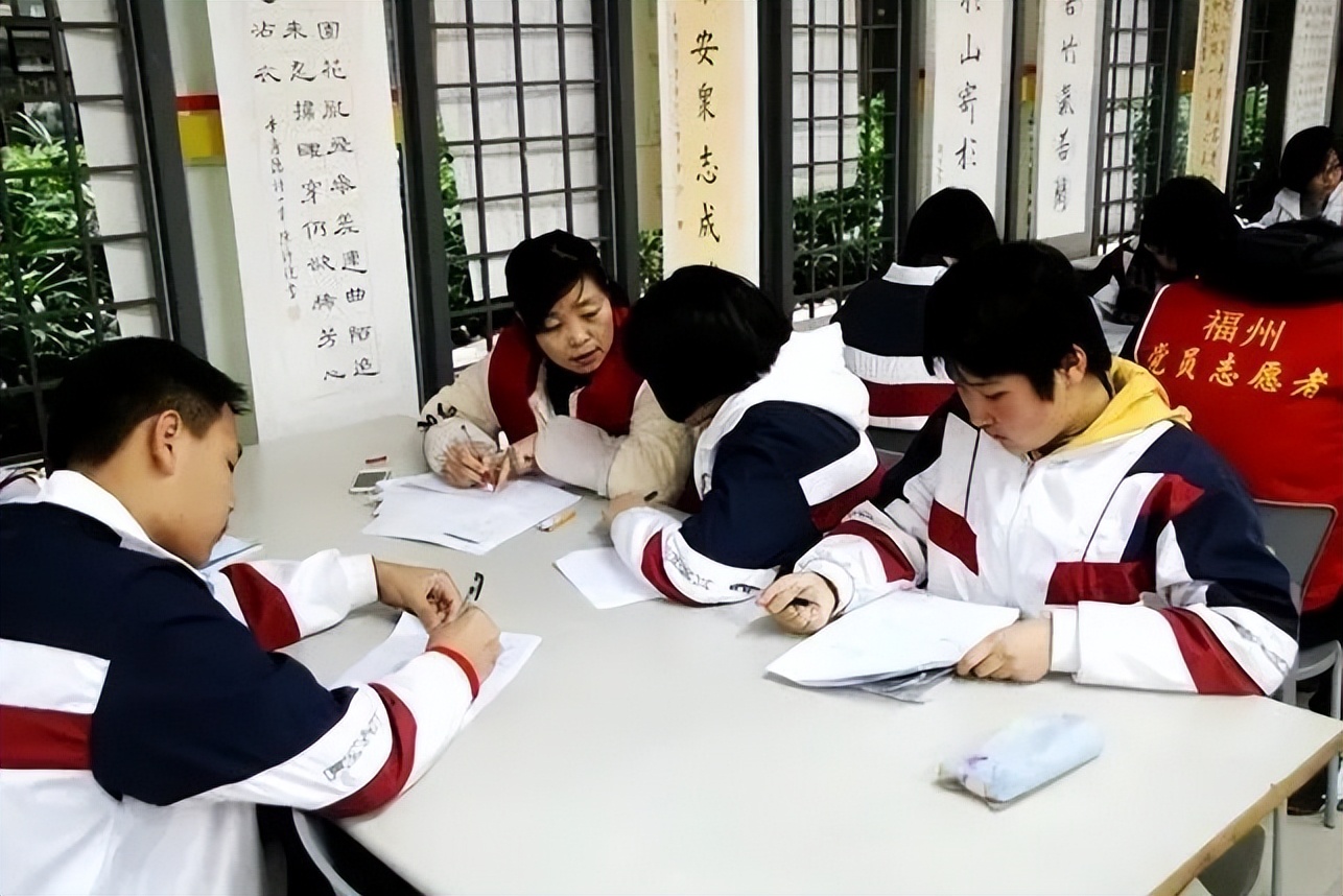 初中成绩排名稳定,中考降分的民办学校