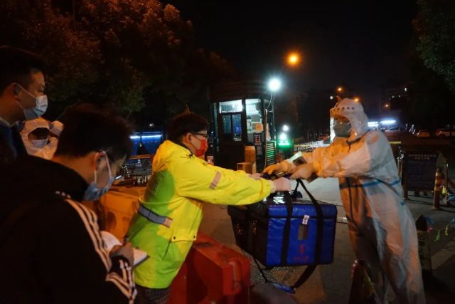 疫无反顾依旧坚守,义无反顾勇担使命