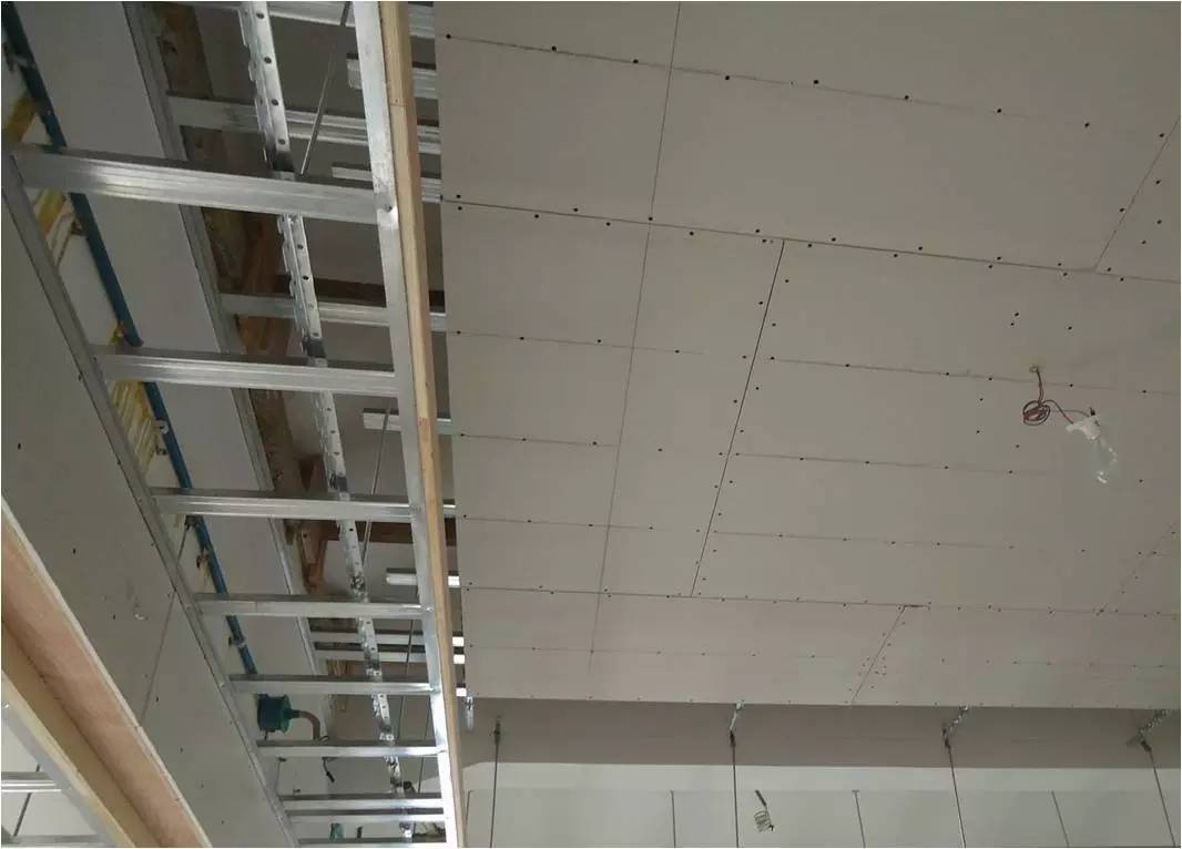 装修吊顶用木龙骨好还是轻钢龙骨,石膏吊顶木龙骨好还是轻钢龙骨好