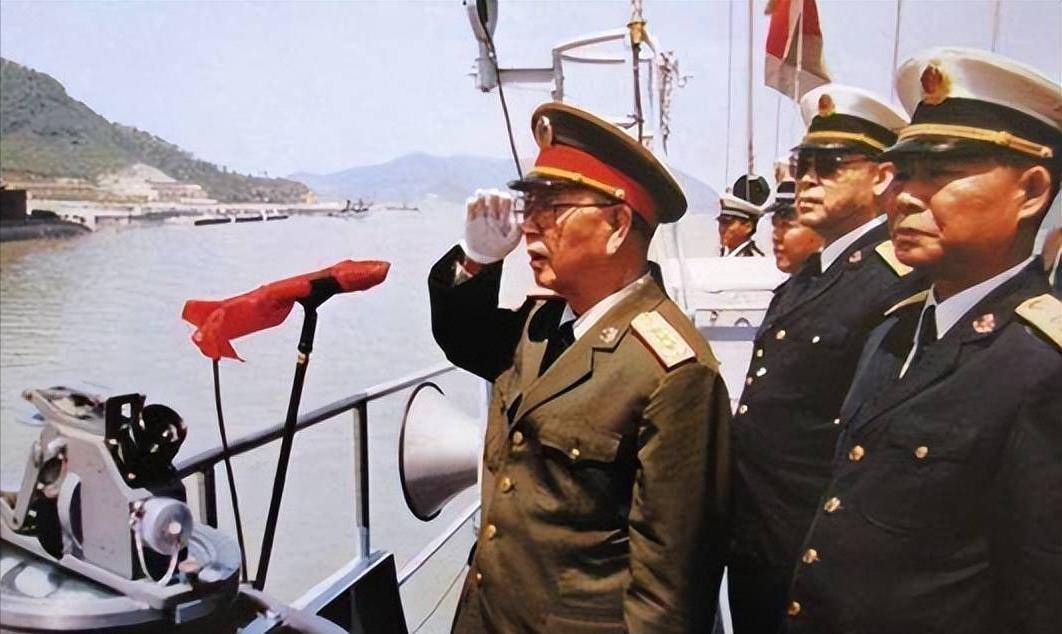 87年肖劲光看电视时大发雷霆，质问*华清刘**：谁说中国不准备建航母