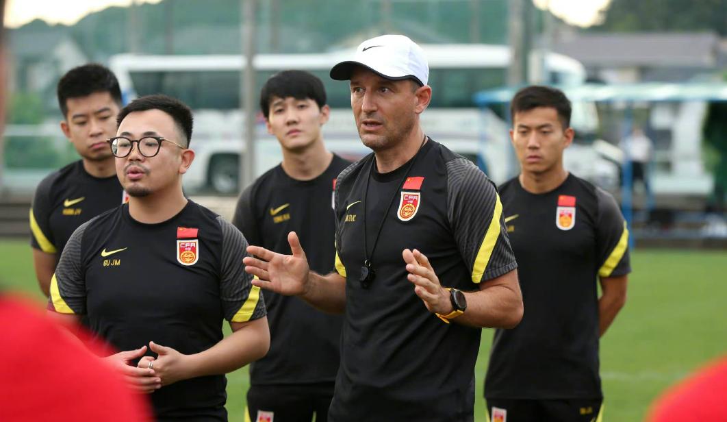 国足主帅扬戈维奇发布会直播,央视播国足提前晋级12强赛直播