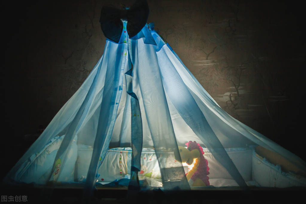 开小夜灯睡觉对孩子会造成散光吗,开小夜灯睡会影响孩子生长发育吗