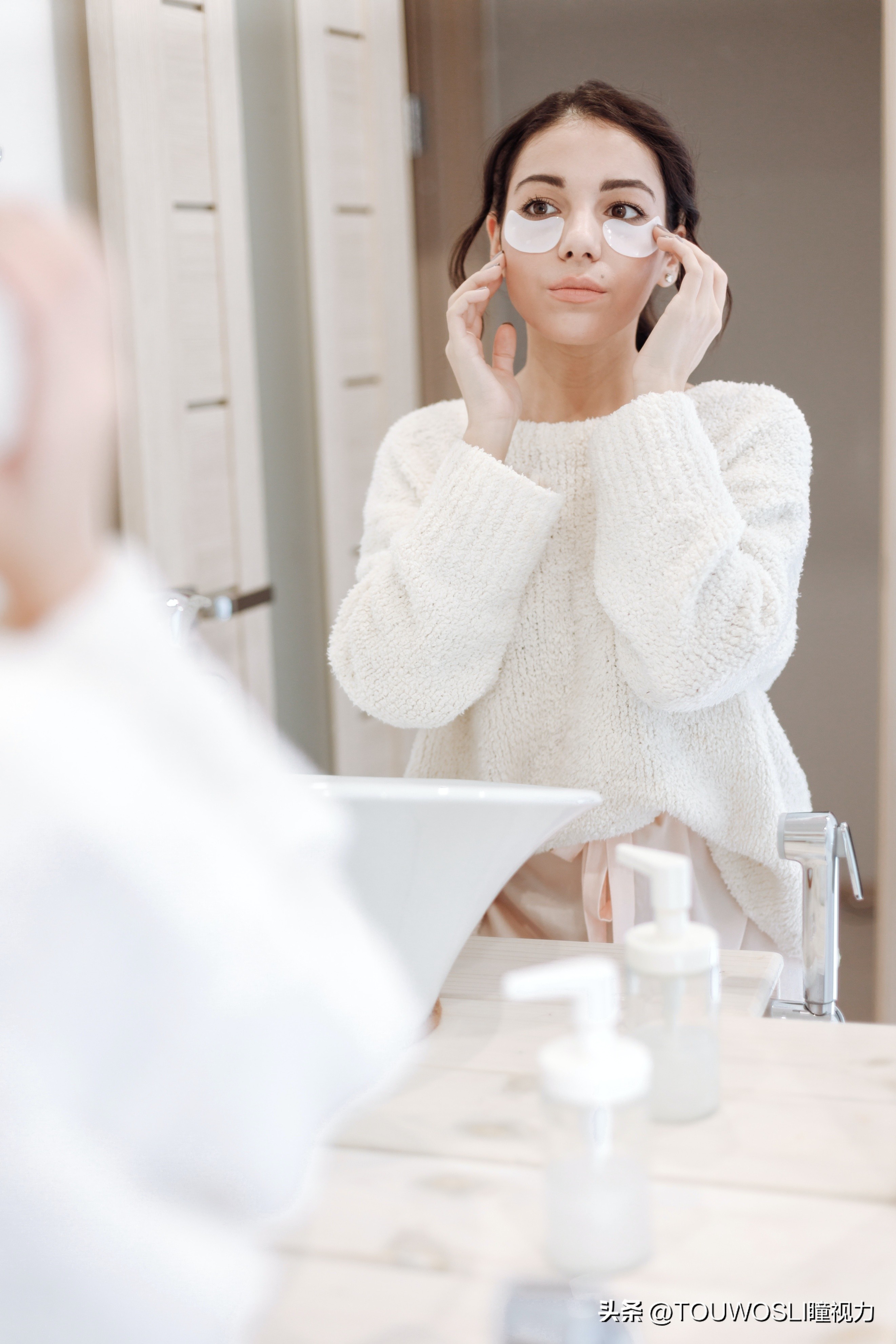 缓解眼睛疲劳用冷敷还是热敷好,眼睛干涩视力模糊用冷敷还是热敷