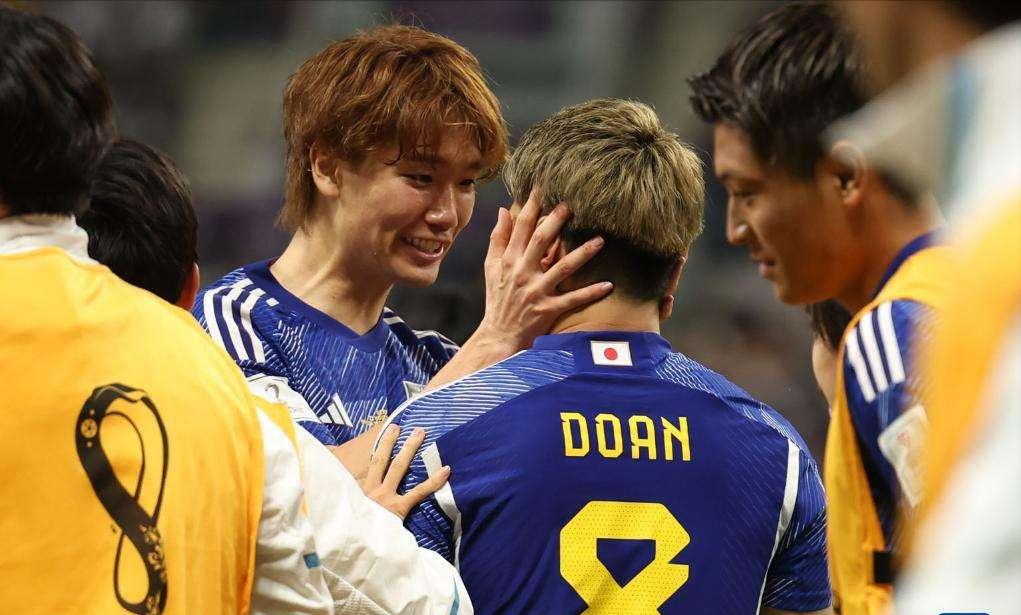 日本2比1逆转德国分析文字版,日本2-1击败德国队第二球出界了吗