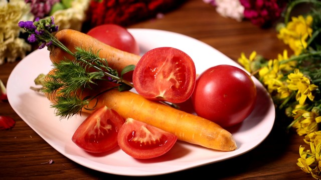 每天吃一个胡萝卜能恢复视力吗,每天吃几根胡萝卜视力能得到提升