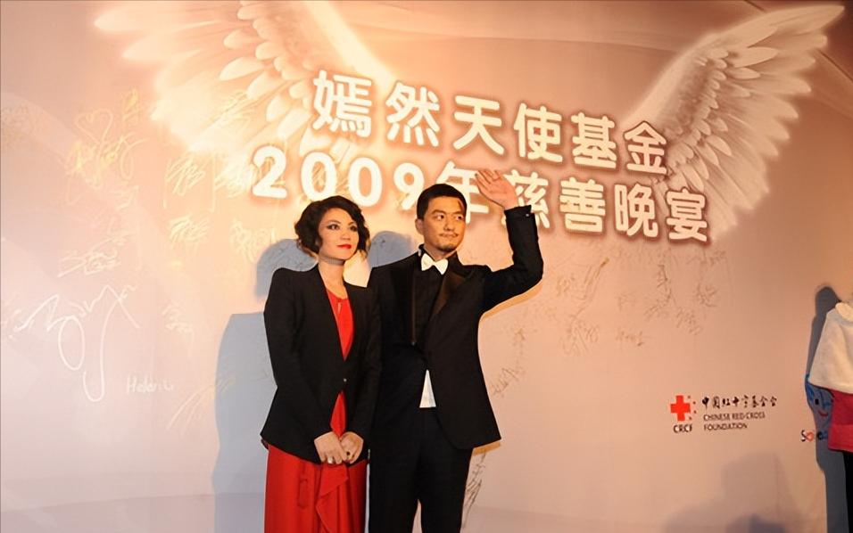 王菲和谢霆锋二人差几岁,王菲和谢霆锋以前结过婚吗