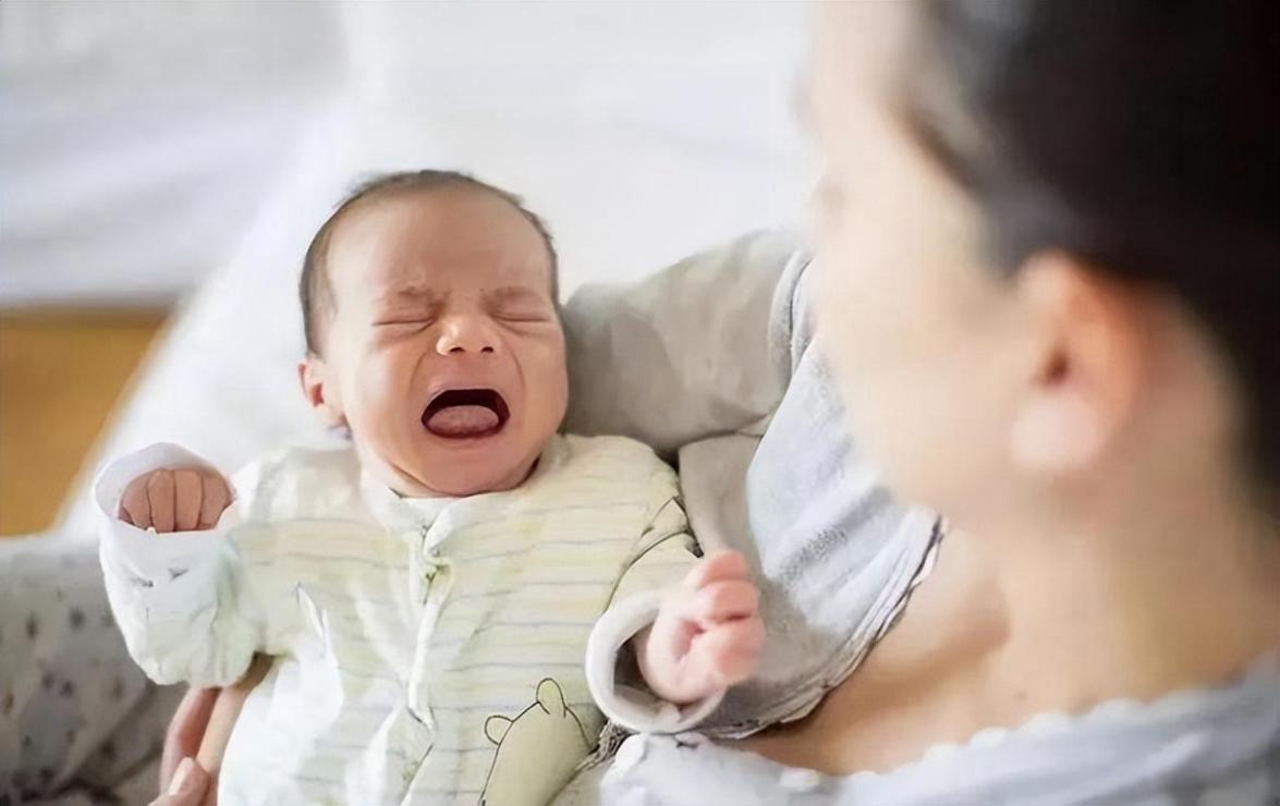 宝宝困了都不肯睡觉怎么回事,宝宝很困却不肯睡觉