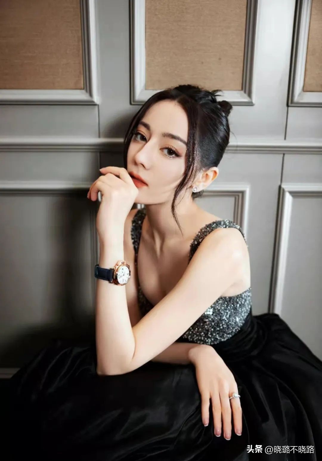 今年火了一种发型叫“龙须刘海”，洋气吸睛，热巴、关晓彤都上头