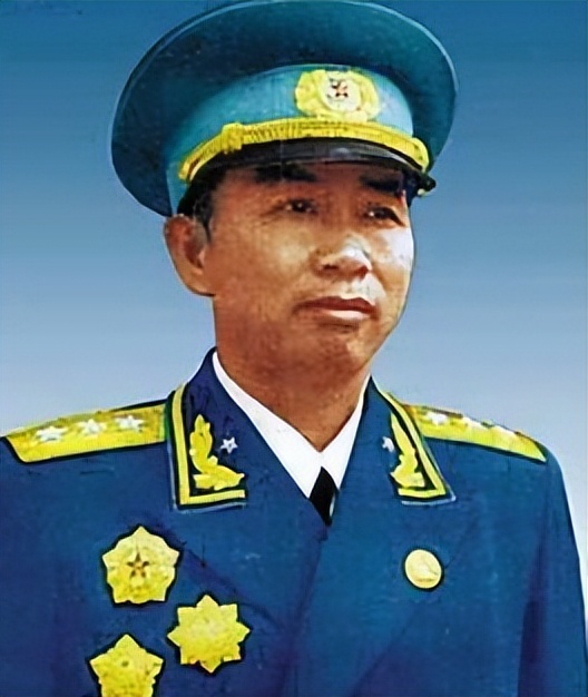 你爱人在做什么？刘亚楼回答后，毛主席潸然泪下：不准再说这种话